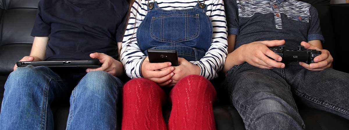 children using electronics